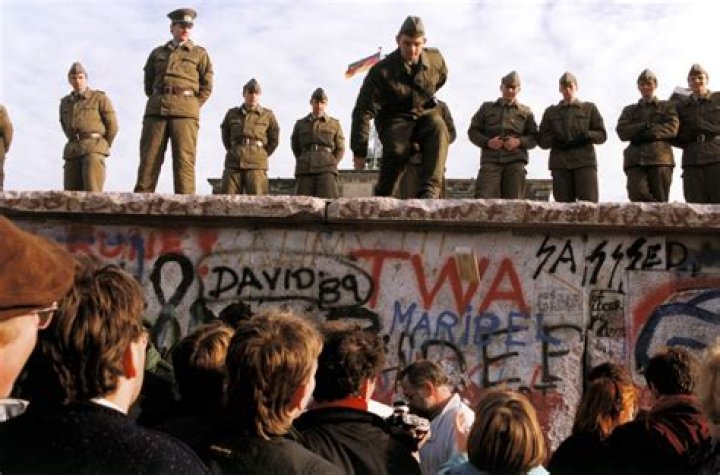 Berlin Wall - How To Discuss