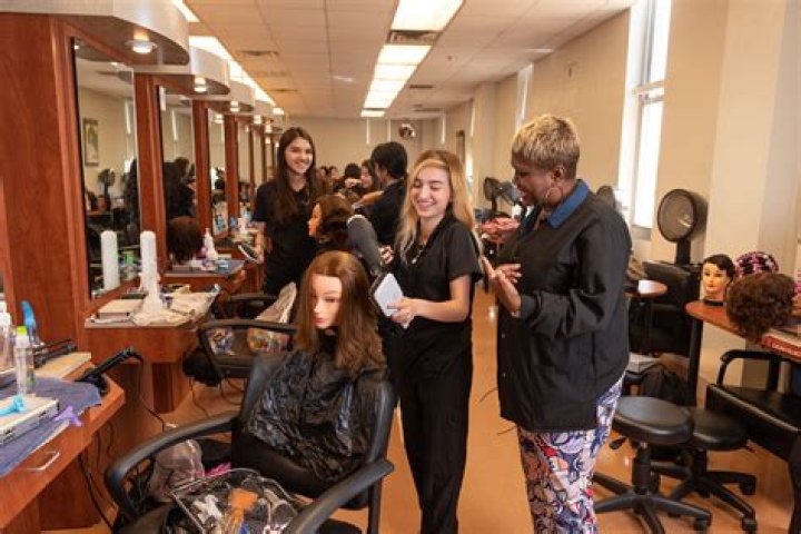 Cosmetology Schools That Offer Housing