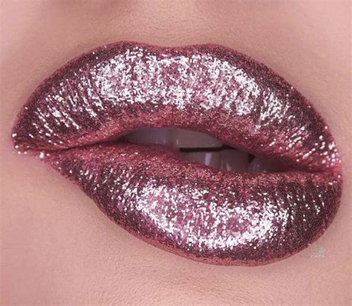 Glitter lipstick - How To Discuss