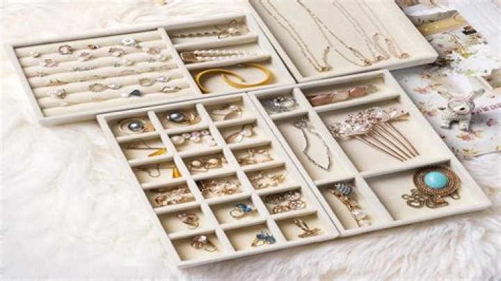 How To Put A Necklace In A Necklace Box