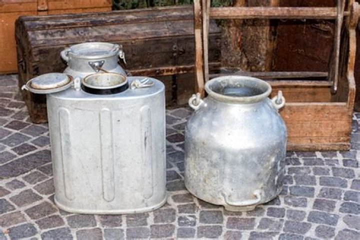 Old milk cans - How To Discuss