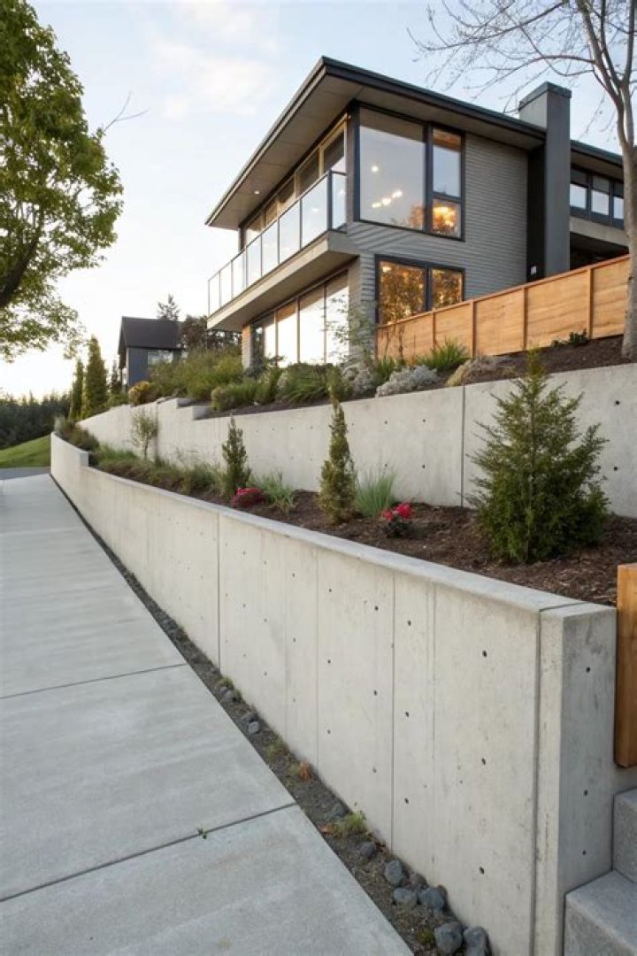 Poured Concrete Retaining Wall - How To Discuss
