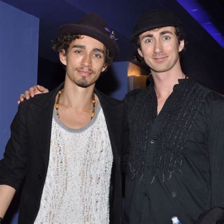 Robert Sheehan Tattoos - How To Discuss
