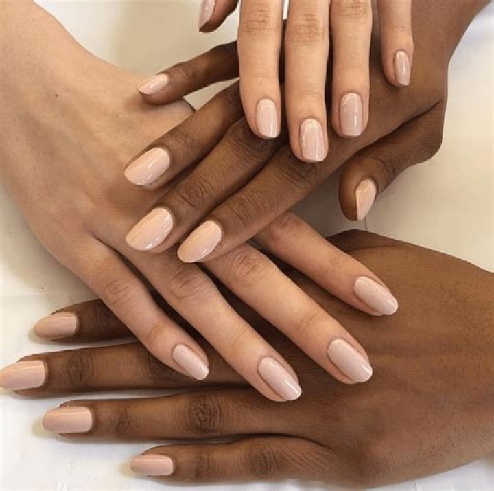 What is a gel manicure