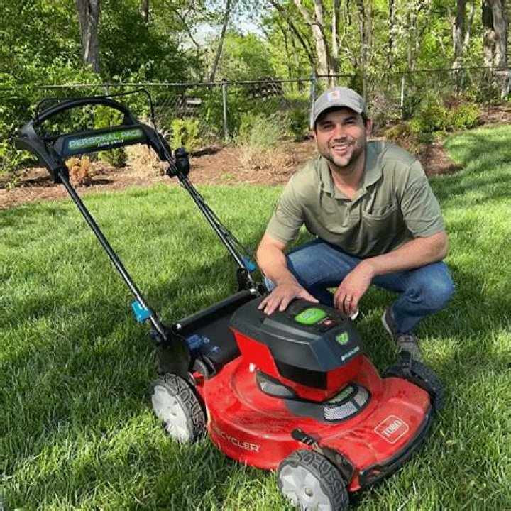 What is a self propelled lawn mower